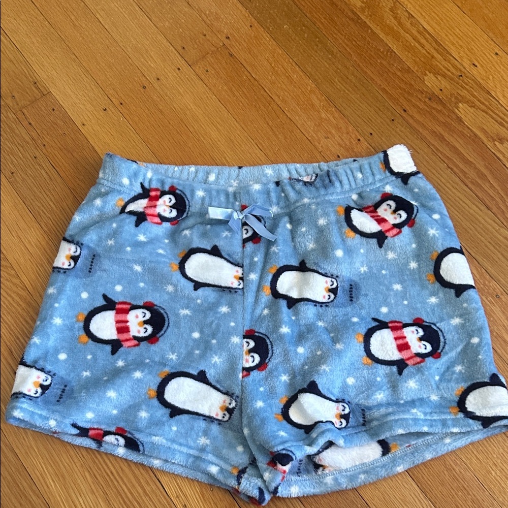 Cozy Penguin Print Womens Shorts - Blue